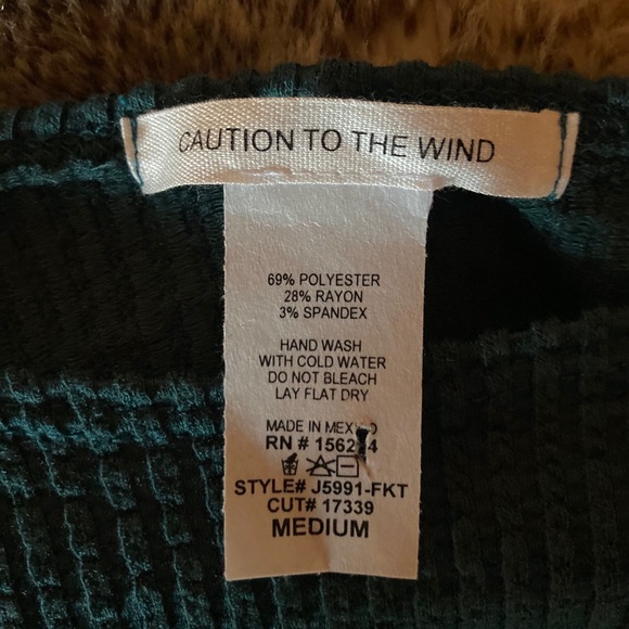 Cropped Sweater - Picture 6 of 6